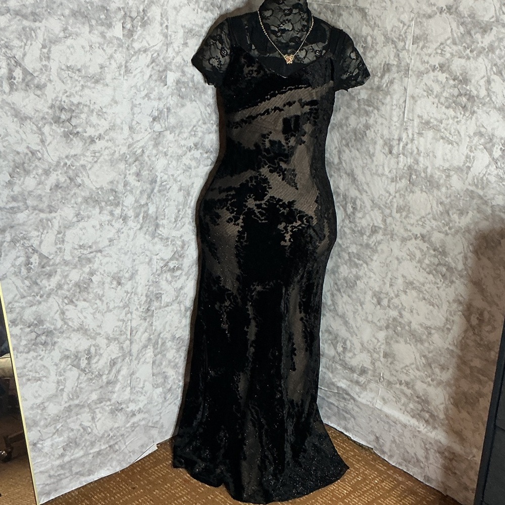 Elegant Black Lace Evening Dress